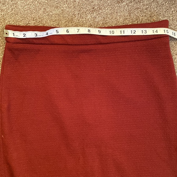 ๐ 2/$25 Ann Taylor Textured Knit Midi Pencil Skirt - Picture 6 of 7